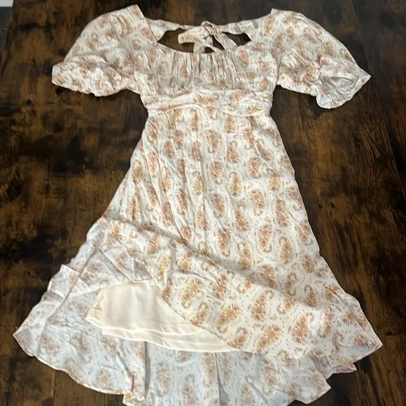 Altar’d State - Floral Dress with Accent sleeves- Size M Beige/Neutrals - Picture 2 of 5
